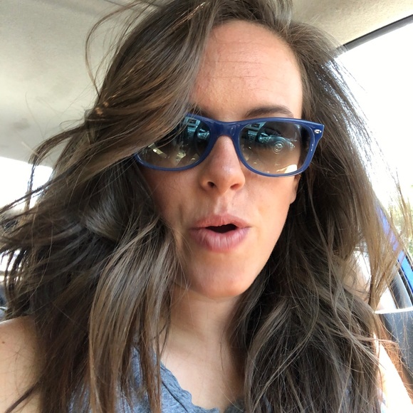 Meet your Posher, Jocelyn - Picture 2 of 5